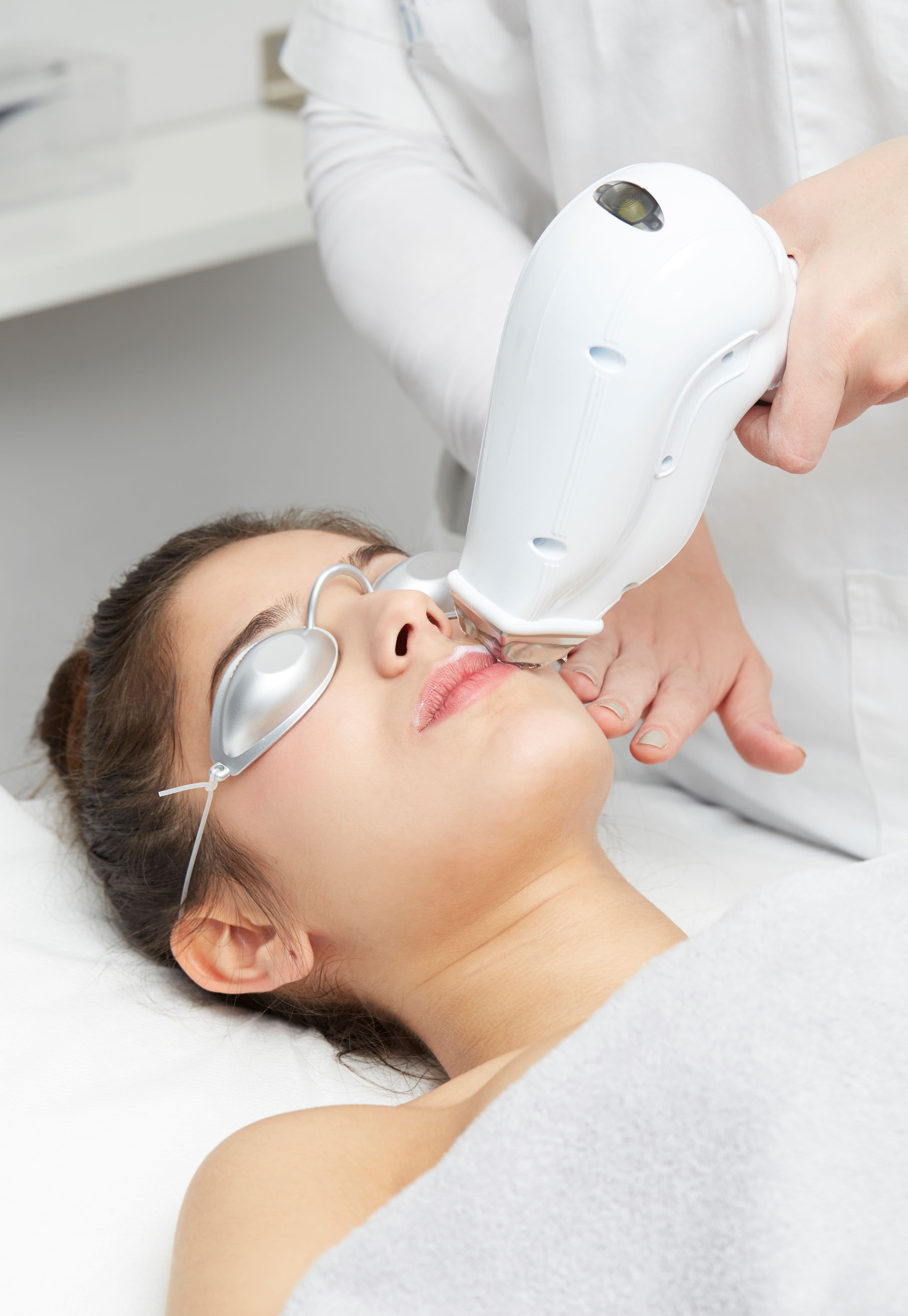 Why Choose Chin & Lip Laser Hair Removal? bigger image
