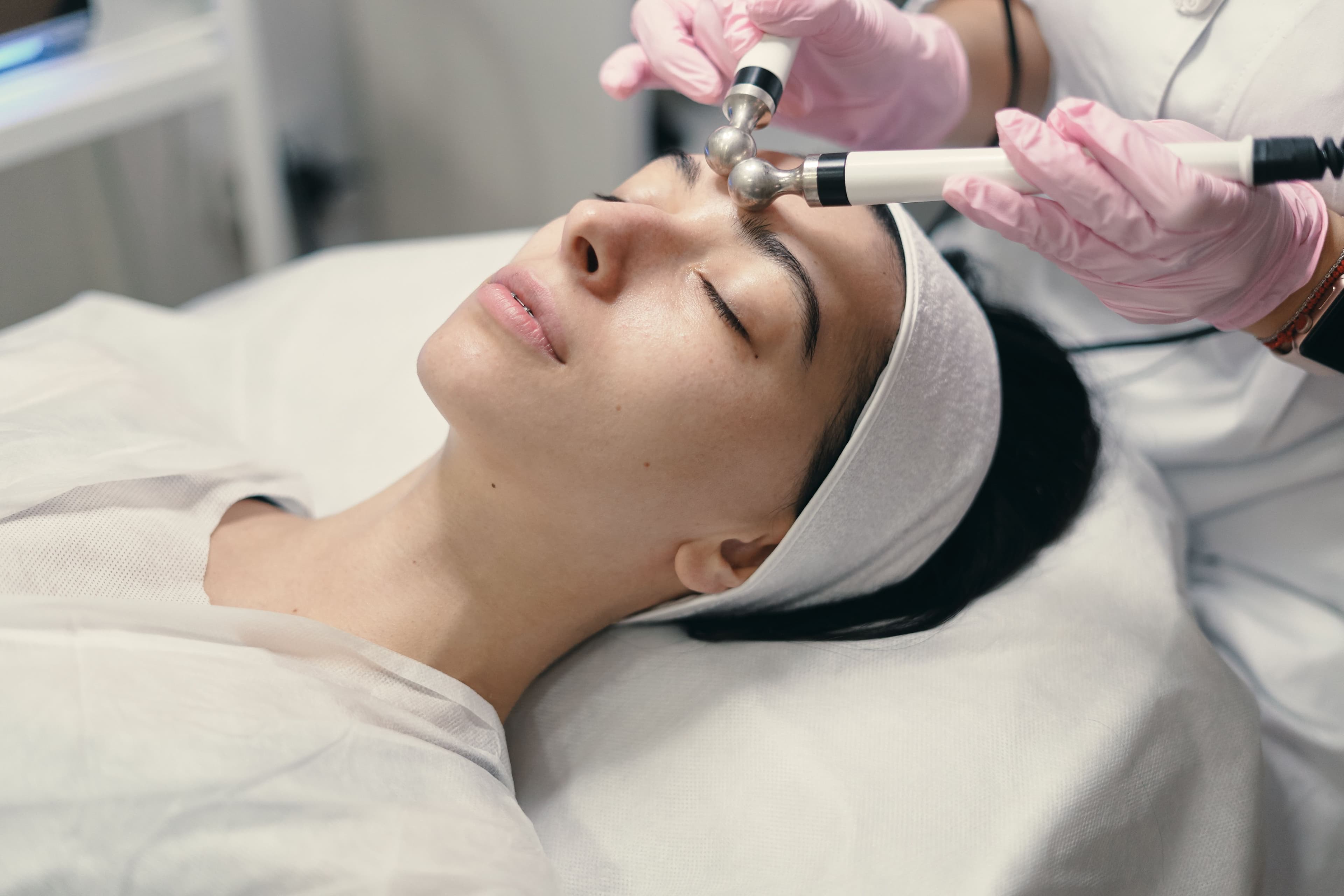 Experience Ultimate Skin Renewal with Hydro Diamond Glow