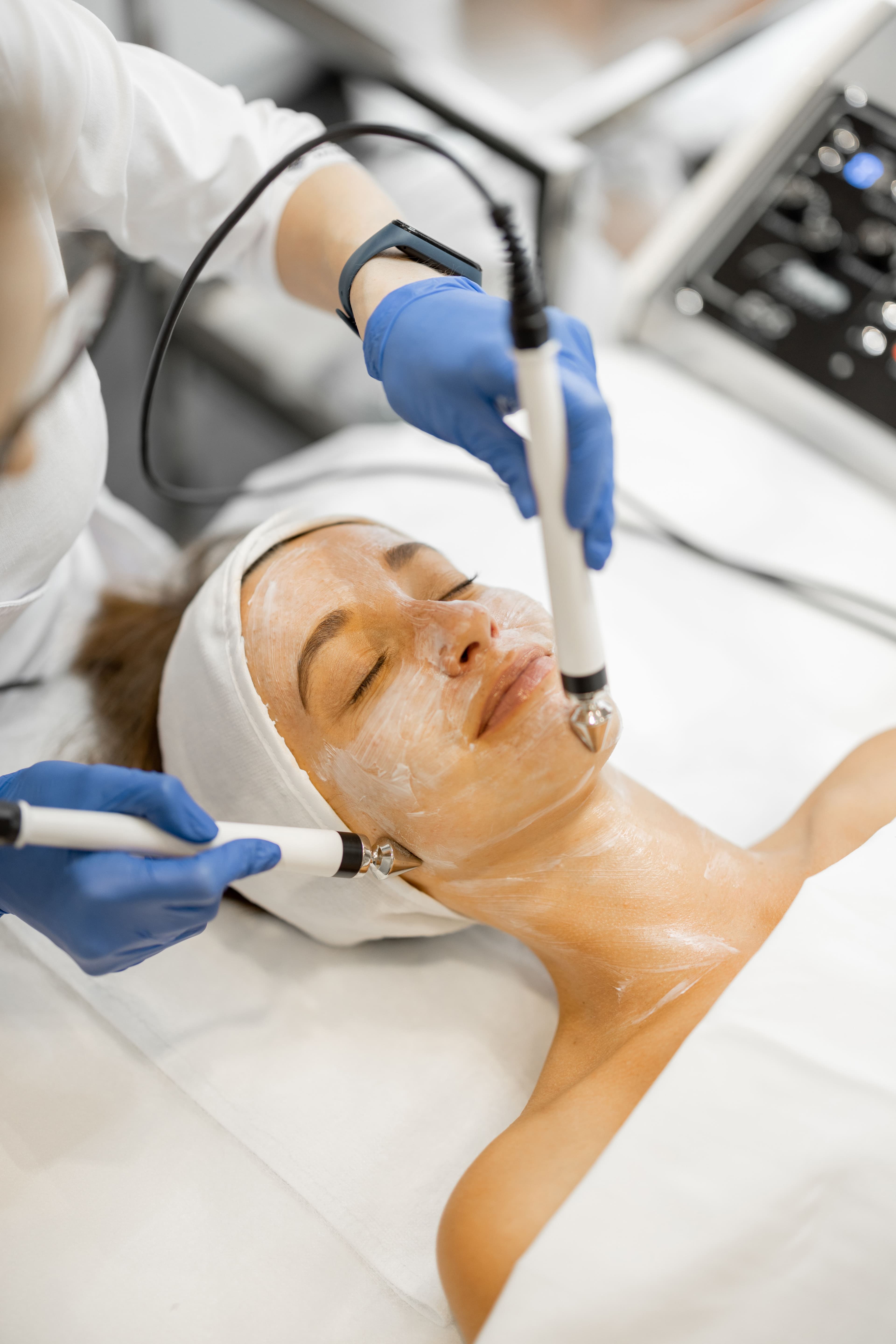 What Is LuxeGlow Radiance Hydro Dermabrasion? bigger image