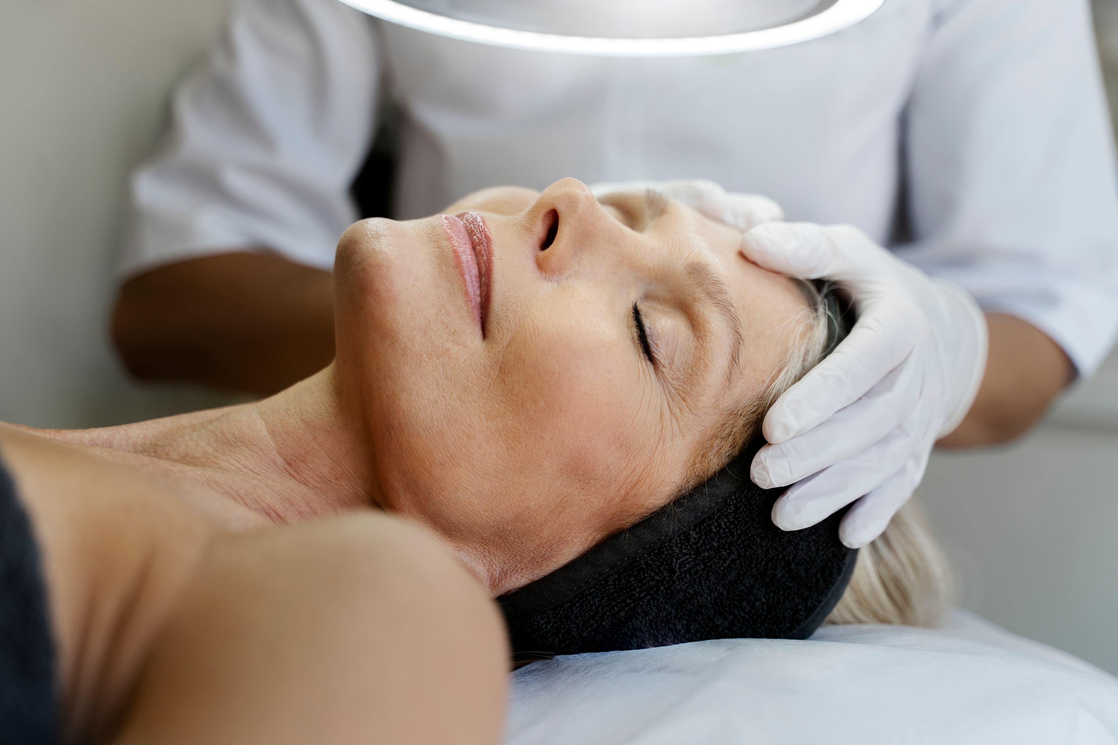 Anti-Acne Deep Facial – Clear, Balanced, and Healthy Skin